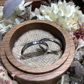 【鎌倉彫金工房の口コミ】 結婚指輪を作りました。シンプルな物が良かったのでプラチナ2.5mm(12号)と…