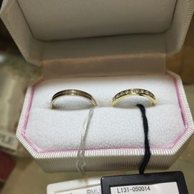 【Honey Bride(ハニーブライド)の口コミ】 女性の方はゴールドのハーフエタニティで決定していたが、男性の方はゴー…