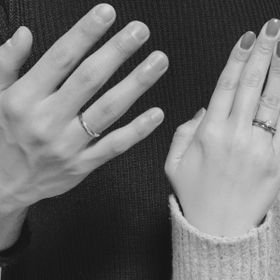 【ティファニー(Tiffany & Co.)の口コミ】 普段使いが出来るシンプルなデザインです。
真ん中に3つダイヤがついてい…