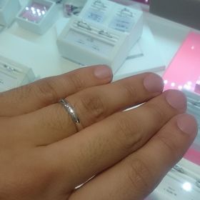 【JEWELRY  KAMATA(ジュエリーかまた)の口コミ】 婚約指輪でねじれたデザインをプレゼントしたのでねじれたデザインで合わ…