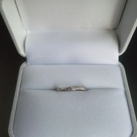 【Something Blue(サムシングブルー)の口コミ】 実は結婚指輪を買うのは二回目。最初に買った結婚指輪は有名ブランドの物…
