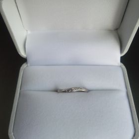 【Something Blue(サムシングブルー)】の口コミ 実は結婚指輪を買うのは二回目。最初に買った結婚指輪は有名ブランドの物で...