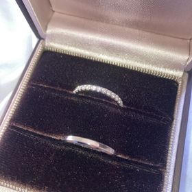 【アイプリモ(I-PRIMO)の口コミ】 こちらの指輪の女性用はハーフエタニティリングです。
普通のプラチナリン…