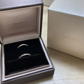 【アイプリモ(I-PRIMO)の口コミ】 ダイヤがキラキラ輝いてとても華やかなデザインです！
指輪自体の幅も他の…