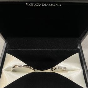【エクセルコダイヤモンド(EXELCO DIAMOND)の口コミ】 指がきれいに見えるデザインと、ダイヤモンドの輝きがとてもきらめいてい…