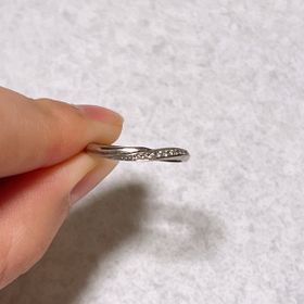 【銀座ダイヤモンドシライシの口コミ】 似たデザインでも、細かいところが異なっていて、自分に合う指輪を選ぶこ…