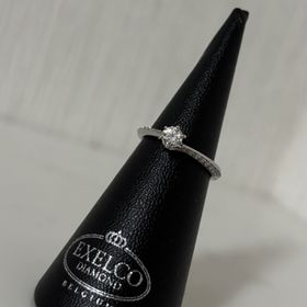 【エクセルコダイヤモンド(EXELCO DIAMOND)の口コミ】 ダイアモンドの質の良さと指を綺麗に見せてくれるデザインに一目惚れでし…