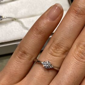 【アイプリモ(I-PRIMO)の口コミ】 左右にメレダイヤがついているデザインを中心に見ていましたが、種類も豊…