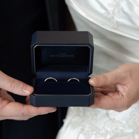 【銀座ダイヤモンドシライシの口コミ】 指輪をつけたとき、相手からも自分からもさりげなくダイヤモンドが見える…