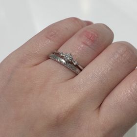 【CHRISTIAN BAUER(クリスチャンバウアー)の口コミ】 エタニティリングは憧れてたのでつけた瞬間心を奪われました笑
こちらはハ…