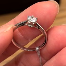 【with Happiness..の口コミ】 一石ダイヤのものを探していたので。
また、スヌーピーが好きなのでスヌー…