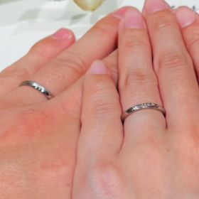 【アイプリモ(I-PRIMO)の口コミ】 射手座の彼が気に入ってこの指輪にしました。
リングも細めでとても軽く、…