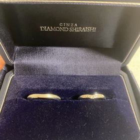 【銀座ダイヤモンドシライシの口コミ】 緩やかなVラインの形が好みだったため、いろいろ探しました。そもそもVラ…