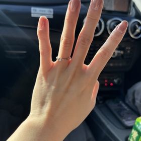 【銀座ダイヤモンドシライシの口コミ】 指輪のデザインに関してはとてもシンプルでダイヤモンドがかなり際立って…