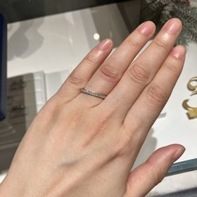 【銀座ダイヤモンドシライシの口コミ】 ハーフエタニティで検討しており、試着しました。ダイヤは綺麗だと思いま…