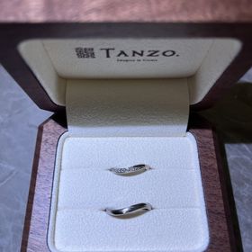 【TANZO.(鍛造指輪)の口コミ】 デザインを1から決めれます。
指輪の色やダイヤモンドの数も選べるのがオ…