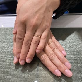 【insembre(インセンブレ)の口コミ】 シンプルですが装飾の宝石も引き立つ美しい色とデザインに惹かれました。…