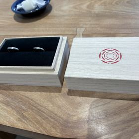 【出雲結(いずもゆい)の口コミ】 シンプルで可愛く、職人さんの手仕事による丁寧な指輪作りに感動した。
ま…