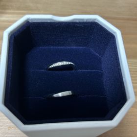【4℃ BRIDAL(ヨンドシーブライダル)の口コミ】 シンプル目でデザインをペアで近いものにしたかったため、ダイヤが入って…