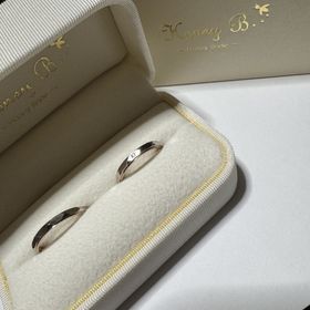 【Honey Bride(ハニーブライド)の口コミ】 キラキラしたカット製法で、リングが2重になってます。
ピンクゴールドの…