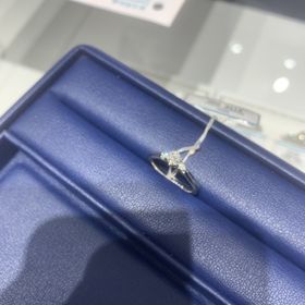 【銀座ダイヤモンドシライシの口コミ】 カットのランクが最高ランクで、拡大鏡でみてもとても綺麗な輝きでした。…