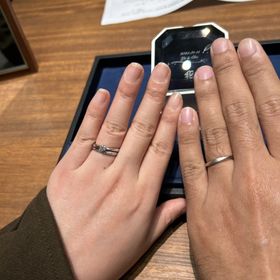【4℃ BRIDAL(ヨンドシーブライダル)の口コミ】 素敵なデザインが決め手となり、この指輪を選びました。一目見た瞬間、そ…