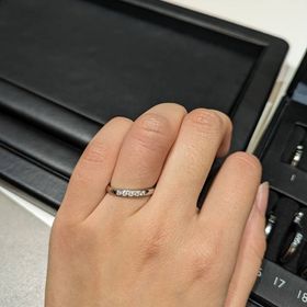 【ラザール ダイヤモンド(LAZARE DIAMOND)の口コミ】 初めはエタニティリングにしようと思っていましたが、プラチナが見えてい…