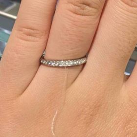 【GALA JEWELRY(ガラジュエリー)の口コミ】 エタニティリングが気になり、試着に伺いました。価格が銀座などに店を構…