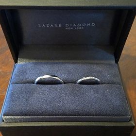 【ラザール ダイヤモンド(LAZARE DIAMOND)の口コミ】 男性のリングだとラインが、女性だとダイヤモンドのラインが入っていて、…