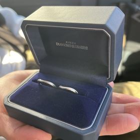 【銀座ダイヤモンドシライシの口コミ】 V字のリングで指が綺麗に見えた。ダイヤモンドが入っている指輪が欲しかっ…