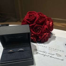 【ラザール ダイヤモンド(LAZARE DIAMOND)の口コミ】 スタイリッシュ且つエレガントさに惹かれました。
ミル打ちが細かくおしゃ…