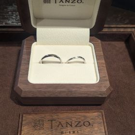 【TANZO.(鍛造指輪)の口コミ】 なにより槌目です！
派手なデザインは好みではないものの、華やかさは欲し…