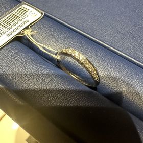 【銀座ダイヤモンドシライシの口コミ】 主人からのプレゼントで買ってもらいました。
ハーフエタニティで検討して…