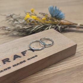 【CRAFY(クラフィ)の口コミ】 シンプルで普段使いもしやすいデザインになっている。プラチナなので毎日…