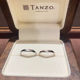 【TANZO.(鍛造指輪)の口コミ】 指輪の形がV字になっており、手元がシュッとなっていておしゃれ。
プラチ…