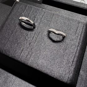 【GALA JEWELRY(ガラジュエリー)の口コミ】 GALAさんは、本当に指輪の種類が豊富で、次から次へとどんどんいろんなタ…