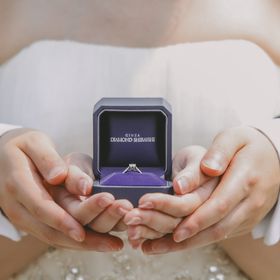 【銀座ダイヤモンドシライシの口コミ】 シンプルかつ王道の形の「ソリティア」に絞って探しました。着け心地やデ…