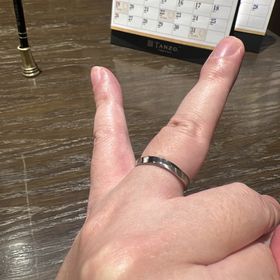 【TANZO.(鍛造指輪)の口コミ】 S字ラインにエッジ加工、ベースはヘアライン加工でエッジ箇所を鏡面仕上げ…