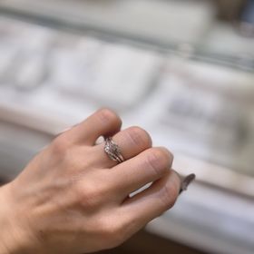 【アイプリモ(I-PRIMO)の口コミ】 デザインが個性的で指がとても綺麗に見えました。細すぎ図太すぎず、どス…