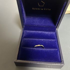 【HOSHI no SUNA 星の砂(ほしのすな)の口コミ】 細くて着け心地が良いです！！彼も私も指が細いので、ウェーブで細身が似…