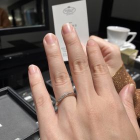 【エクセルコダイヤモンド(EXELCO DIAMOND)の口コミ】  ウェーブが強くかかっていて 指が長く細く綺麗に見えます 。ダイヤモンド…