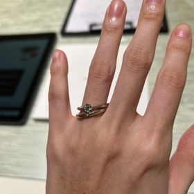 【TRECENTI(トレセンテ)の口コミ】 フローラはダイヤの周りをお花のように金属が囲っていて、ひとまわり大き…