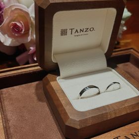 【TANZO.(鍛造指輪)の口コミ】 それぞれ違うデザインだが、うち目とデザインの切り替わるところがお揃い…