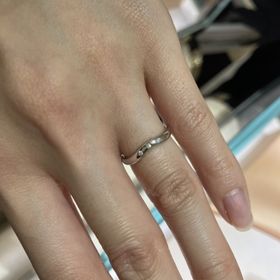 【ティファニー(Tiffany & Co.)の口コミ】 シンプルなデザインを探しており、商品ラインナップの中でもシンプルなも…