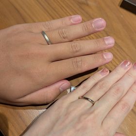 【TANZO.(鍛造指輪)の口コミ】 他の既製品ブランドには無いデザイン。
また、プラチナとゴールドを重ねた…