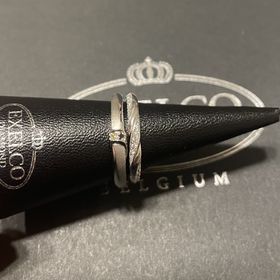 【エクセルコダイヤモンド(EXELCO DIAMOND)の口コミ】 男性用のフェデリング
ブラックのストーン２つを１つだけイエローに変更
…