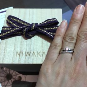 【俄(にわか)の口コミ】 本当にたくさんの指輪を試着しましたが、結婚指輪は綺羅が一番しっくりき…