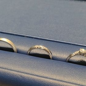 【銀座ダイヤモンドシライシの口コミ】 同じようなデザインのものはいくつかありましたが、こちらの指輪はメレダ…