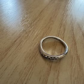 【4℃ BRIDAL(ヨンドシーブライダル)の口コミ】 指輪のデザインとしてはシンプルで、どこにでも付けやすく長年つけていて…