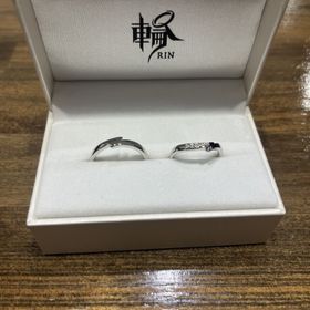 【輪-RIN-の口コミ】 素材はプラチナです。
沢山試着もしましたが
こちらのデザインに一目惚れ…